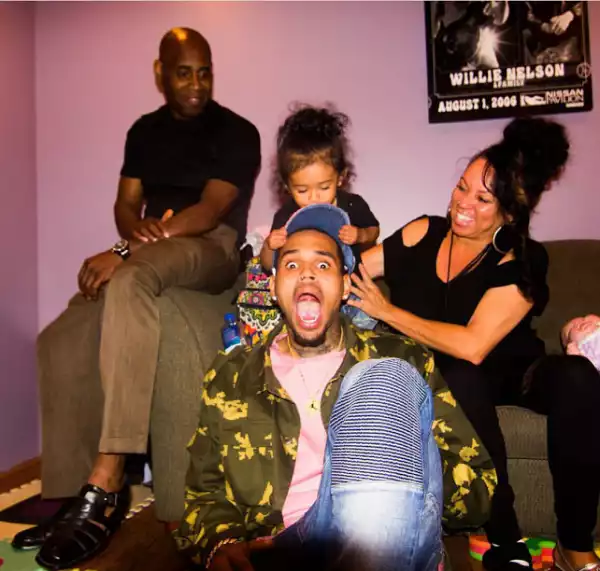 Chris Brown Proudly Shows Off Parents & His Daughter [See Photos]